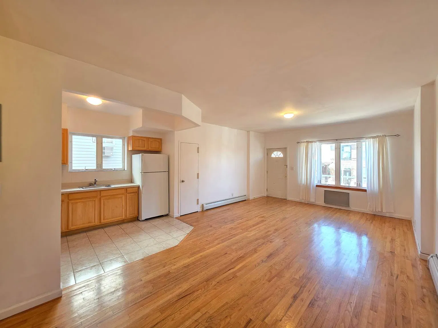 3 bed, 1200 sqft, $2,900 — Photo 2