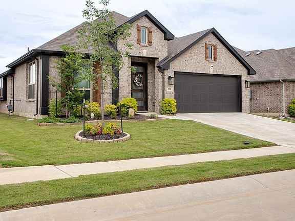 2nd image of 228 Shawnee Trl