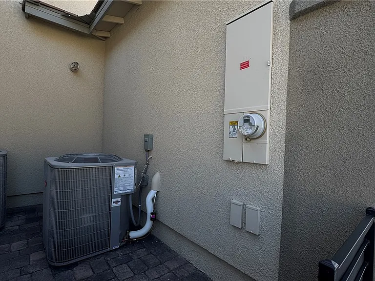 92 Hornbeck Ln — Photo 32