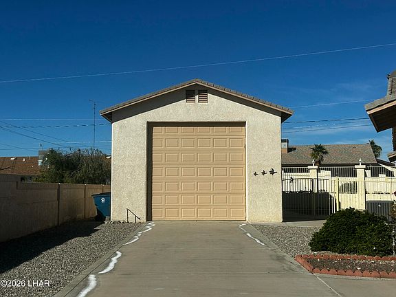 3rd image of 676 Yosemite Ct