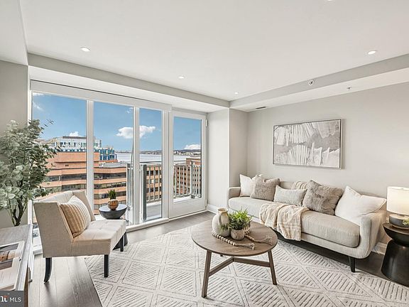 3rd image of 925 N Fairfax St #908