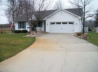 521 Point Dr, Clare, MI 48617