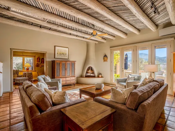 667 Gonzales Rd, Santa Fe, NM 87501