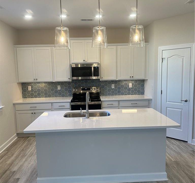 2nd image of Mm Poppy