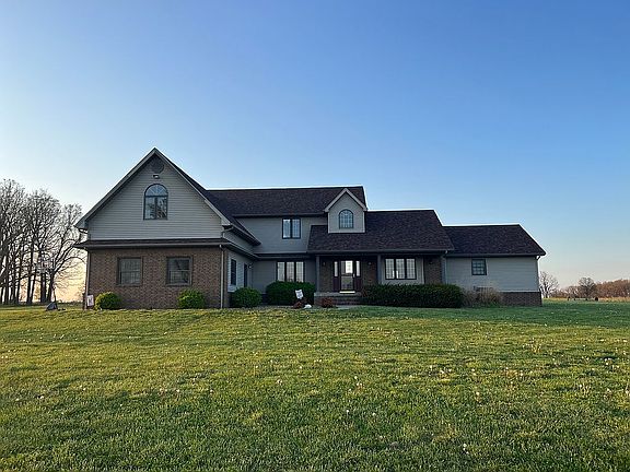 2nd image of 18 Fountain Lake Ln