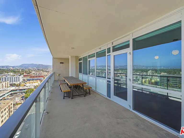 3785 Wilshire Blvd #1607 — Photo 31