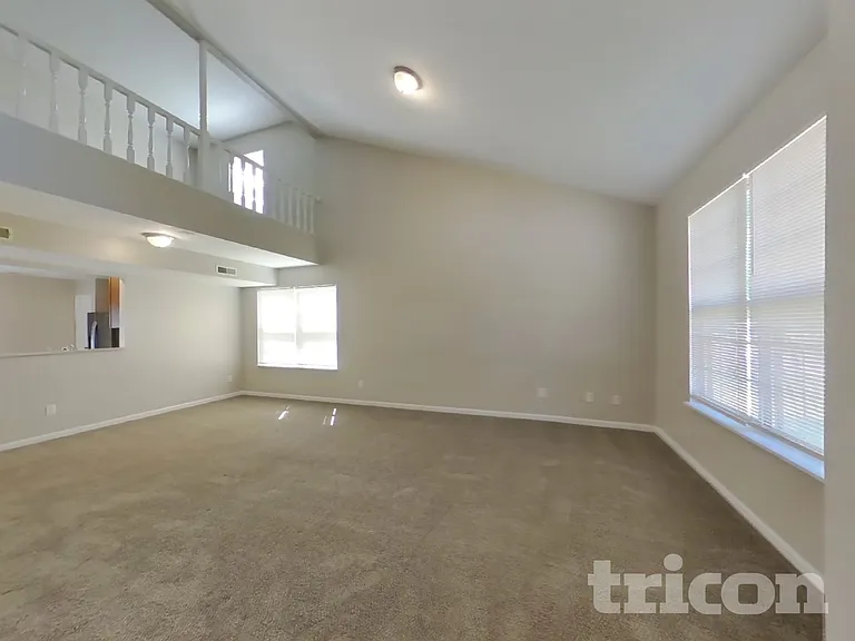 2207 Golden Eye Cir — Photo 4