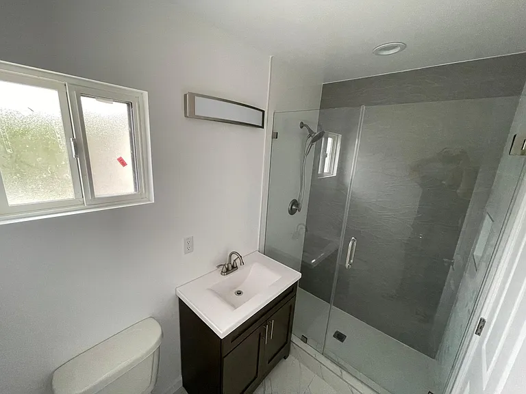 14825 Cohasset St — Photo 1