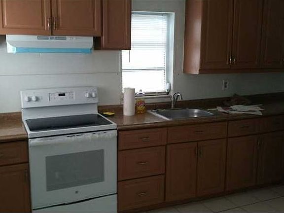 3rd image of 3641 NW 15th St #Sfh