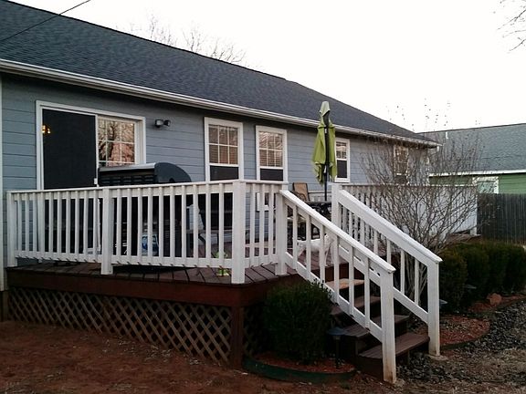 2nd image of 809 W Hartwood Ave