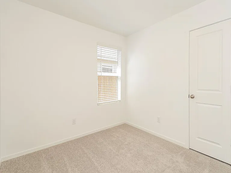 1239 Maple St — Photo 12