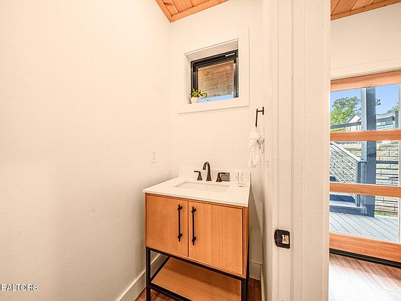 4th image of 1259 Reedmont Way