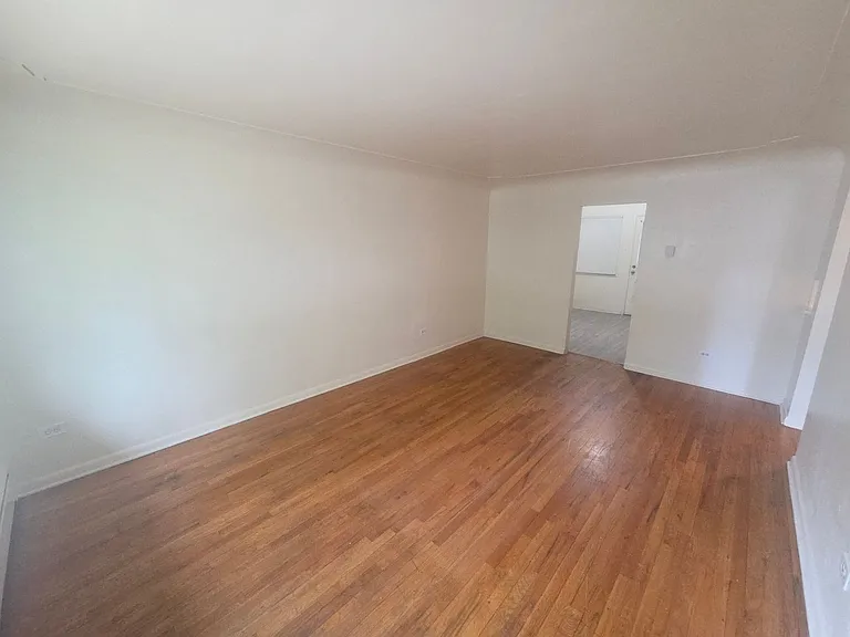 868 N Frst — Photo 2