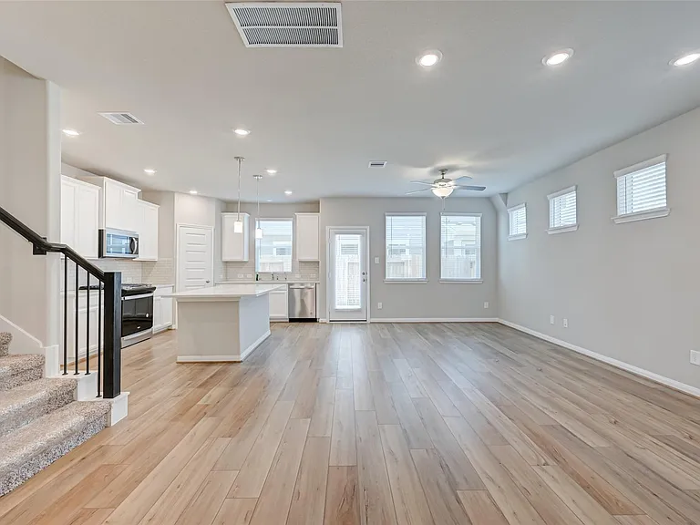1526 Lakeline Oak Dr — Photo 1
