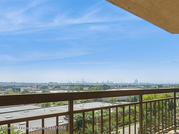 4th image of 811 Harmon Cove Tower