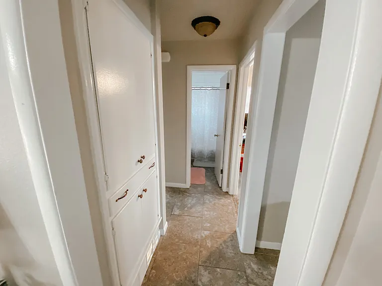 208 Thompson Dr — Photo 7