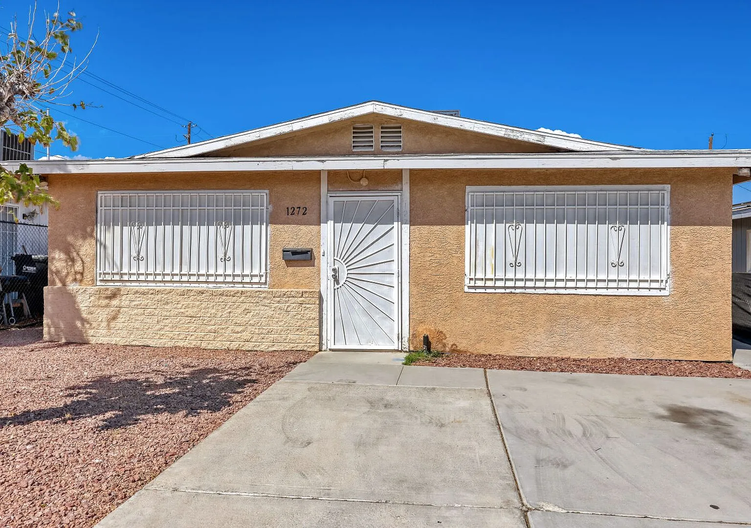 Charming 4-Bed Home | NO HOA | Spacious Backyard — Photo 2