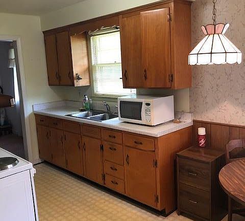 3rd image of 4565 Cresthill Dr