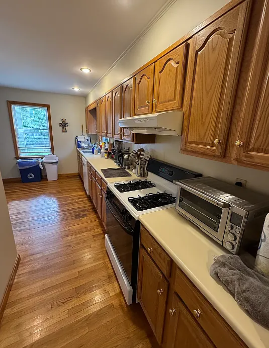3 bed, 1.5 bath, 1200 sqft, $3,300 — Photo 2