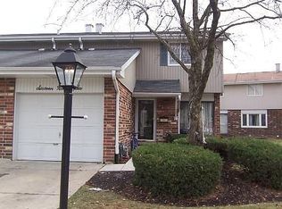 1696 Darwin Ct, Wheaton, IL 60189