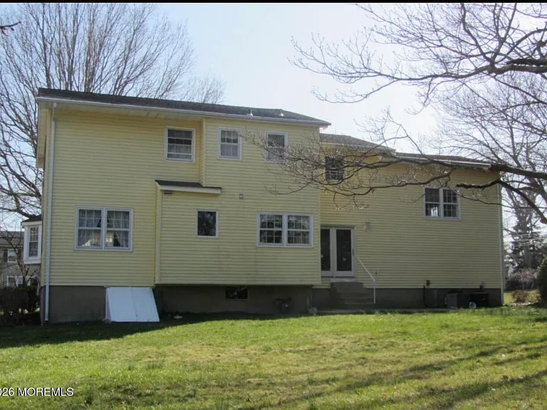 33 Parker Rd — Photo 2