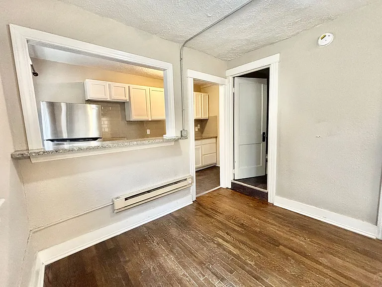 3416 Wyandotte St — Photo 9