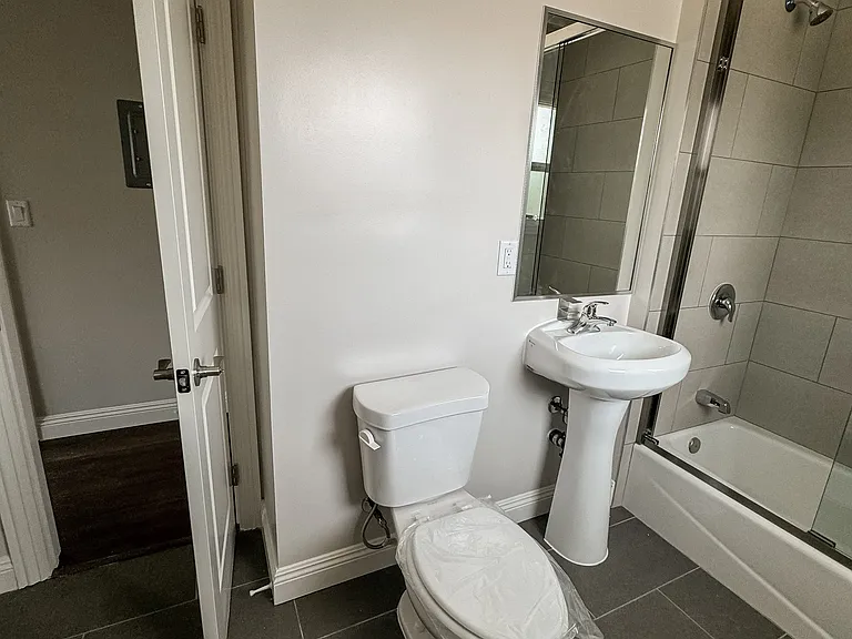 101 N Marengo Ave #100E — Photo 16