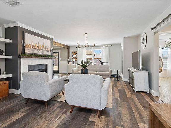 4th image of 411 Oak St