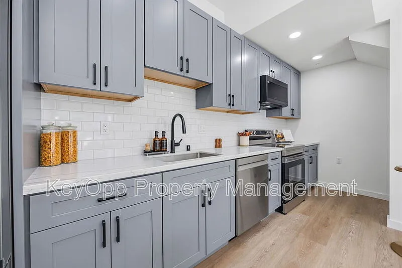 1 bed, 1.0 bath, 601 sqft, $4,200 — Photo 4