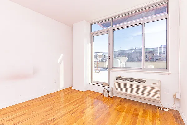 Rented by MySpaceNYC | media 28