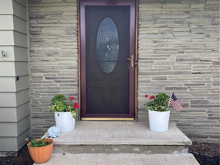 33 Suburban Dr — Photo 21