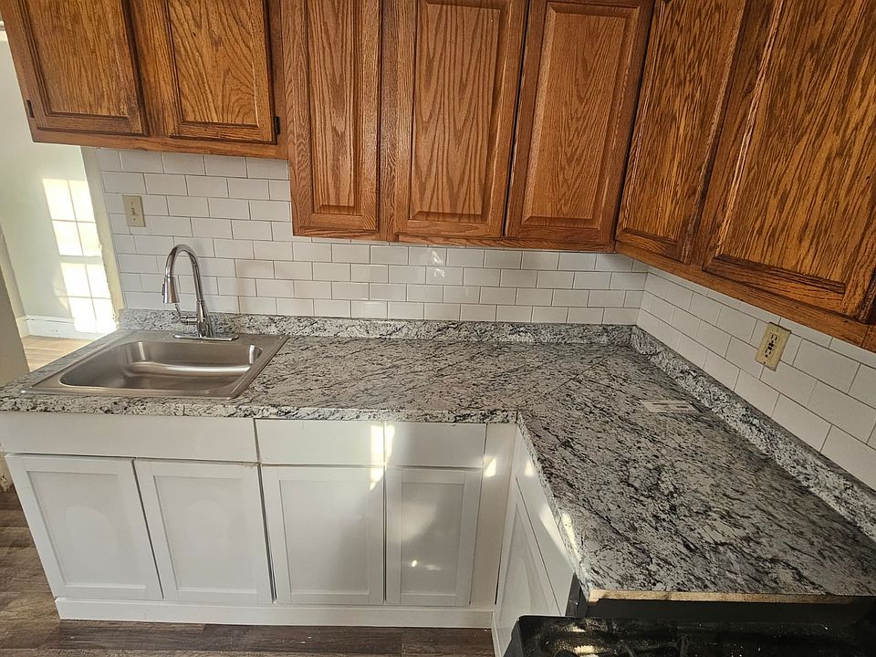 1st image of 618 E 22nd St