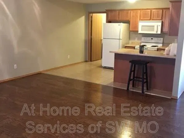 1262 N Northwood Ave, Republic, MO 65738