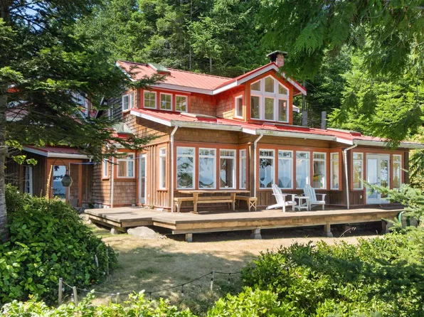 105 Island Park Dr, Southern Gulf Islands, BC V0N 1P0