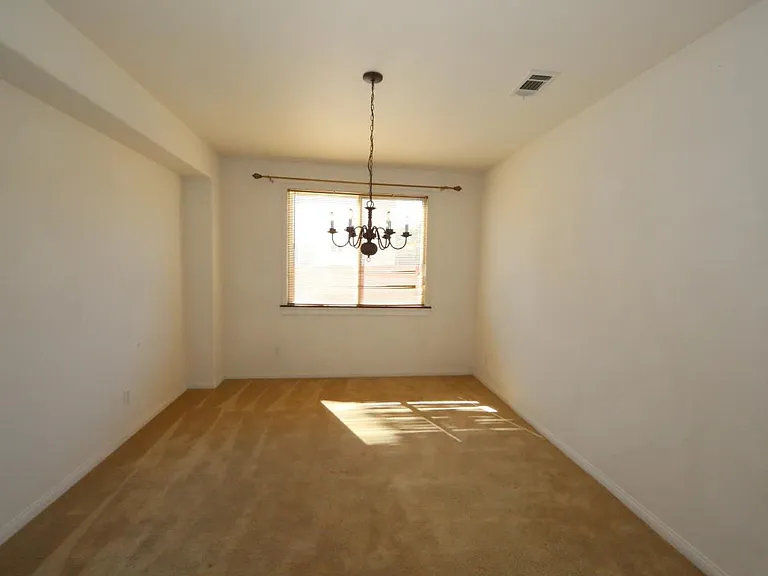 1548 Phoenix Dr — Photo 4