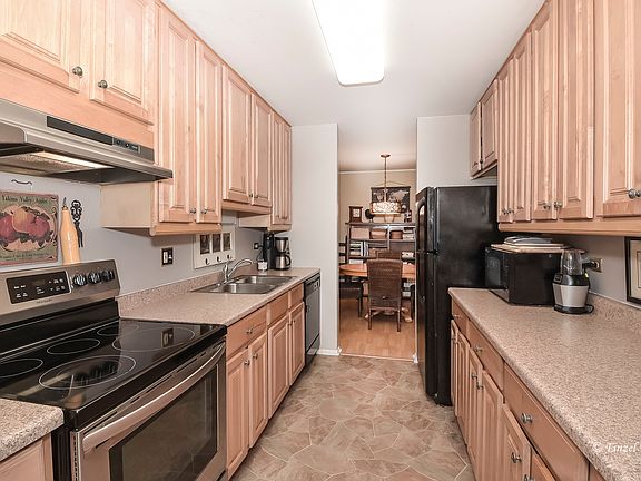 2nd image of 920 Beau Dr Unit 307