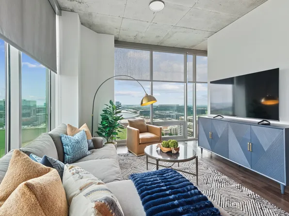 SkyHouse Frisco Station