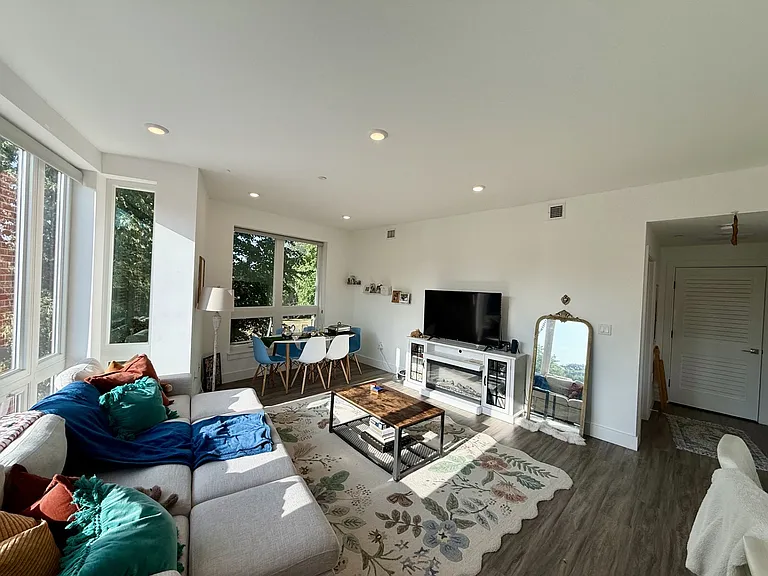 386 Market St #202 — Photo 5
