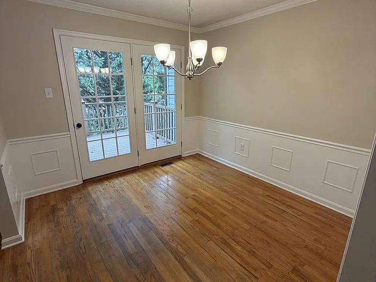218 Tudor Dr — Photo 6