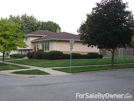 Front from Corner of White Oak & Fairway
						:
						Large Lot - well maintained