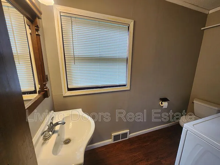 837 Peach St — Photo 7