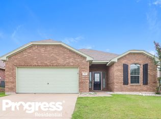 309 Stonegate Blvd, Alvarado, TX 76009