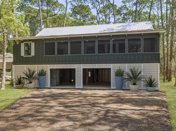 910 Lockenbie Pl, Dauphin Island, AL 36528