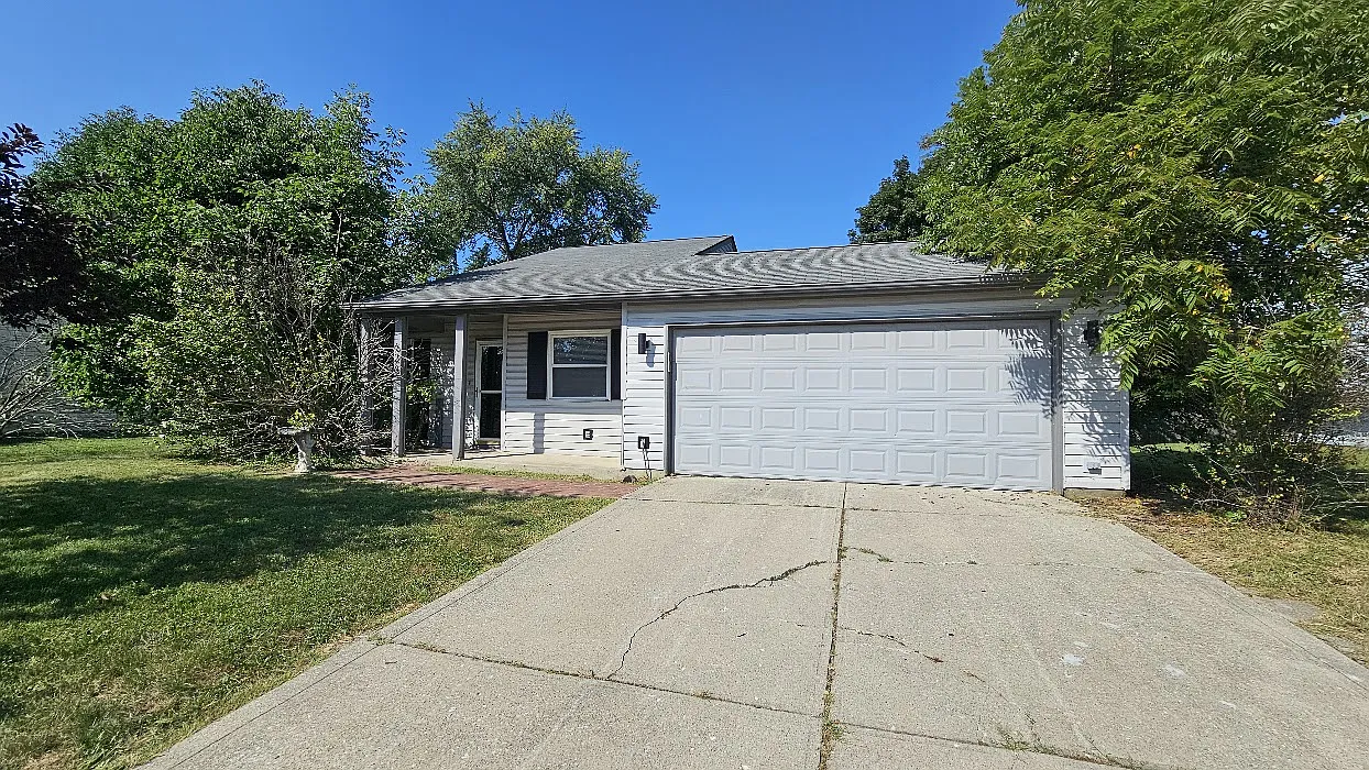 3 bed, 1.5 bath, 1149 sqft, $1,640 — Photo 1