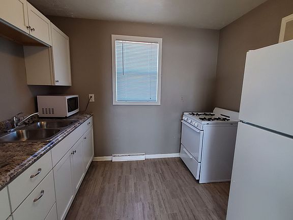 2nd image of 438 W Cornhusker Hwy APT 1