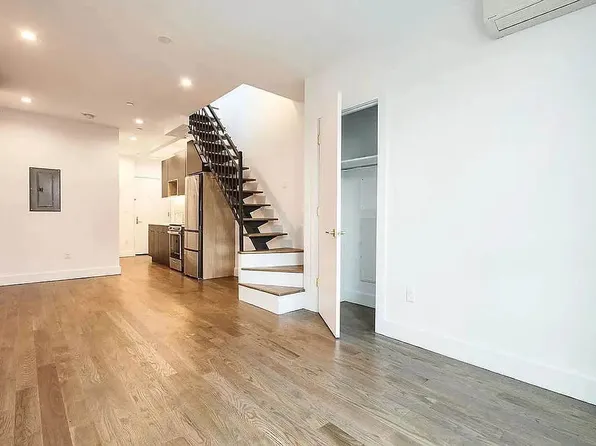 554 Gates Avenue image 6 of 21