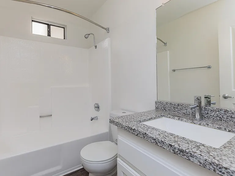 Villa La Paz Apartment Homes — Photo 43