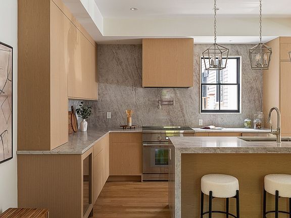 3rd image of 11 Mount Auburn St #11