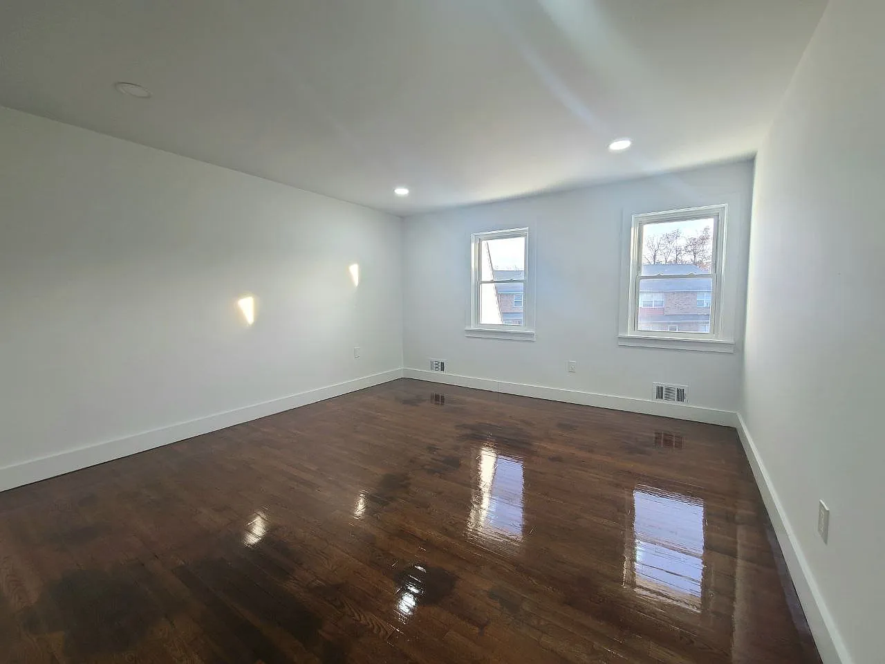 2 bed, 1200 sqft, $2,295 — Photo 4