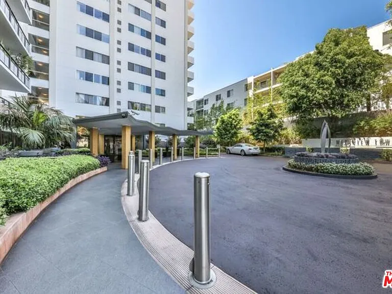 1155 N La Cienega Blvd #306 — Photo 35
